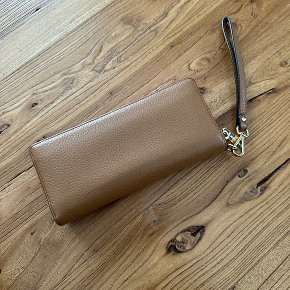 Michael Kors Pebbled Leather Continental Wristlet - Picture 2 of 5